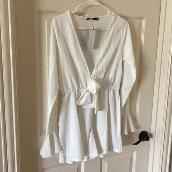 NEW Nasty Gal Knot Front Romper White US Size 8 Long Sleeve Ruffle V-Neck NWT - Picture 5 of 14